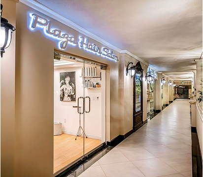  Spacious & Luxurious Salon