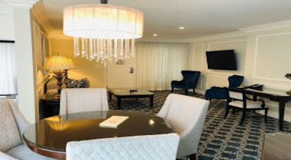 GRAND QUEEN SUITE at the Beverly Hills Plaza Hotel & Spa