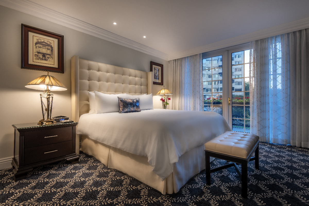 ACCESSIBLE ONE BEDROOM LUXURY SUITE KING