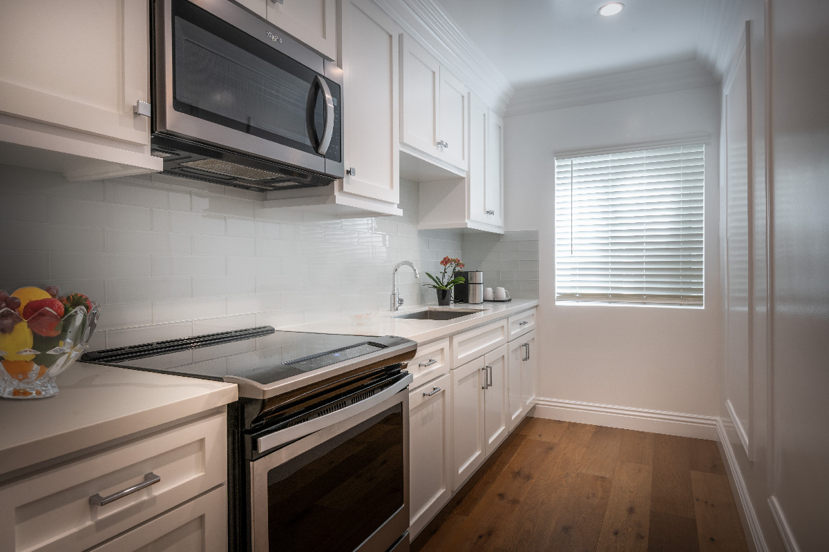 Plaza Luxury Suite Kitchen