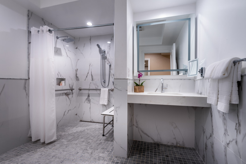 Accessible 1 Bedroom Luxury Suite - Private Bathroom